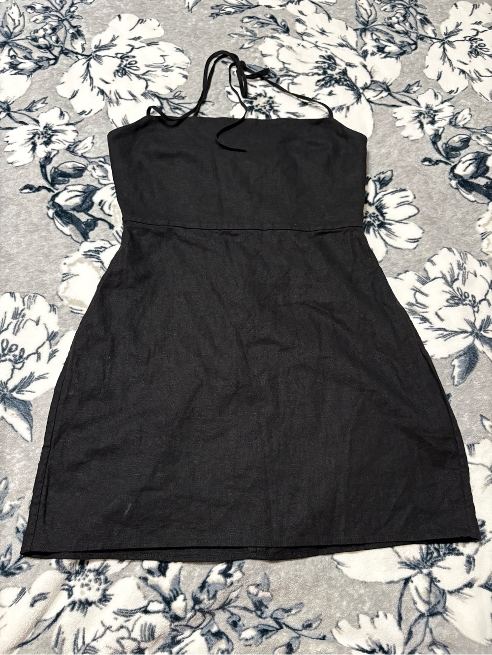 Aritzia Babaton
Credenza Linen Dress - Picture 2 of 8